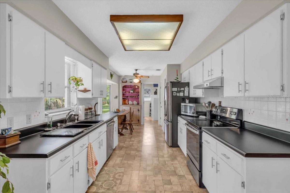 SOUTH VENICE - Residential Lease