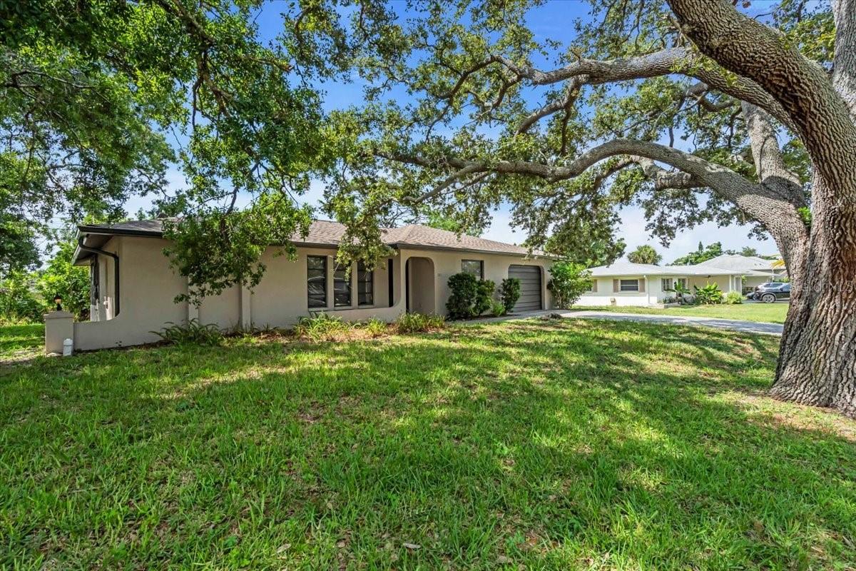 SOUTH VENICE - Residential Lease
