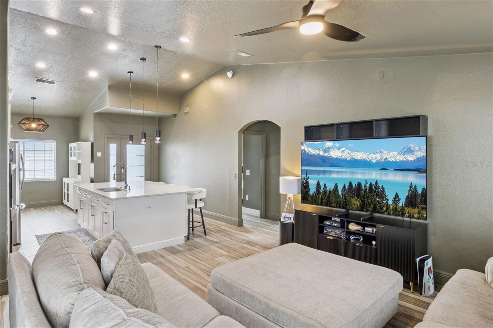 HILLCREST HOMES OF LAKE DAVENPORT PH 1 - Residential