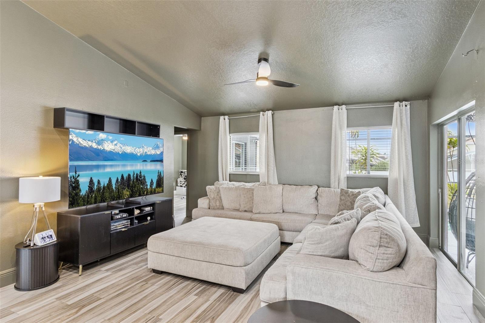 HILLCREST HOMES OF LAKE DAVENPORT PH 1 - Residential