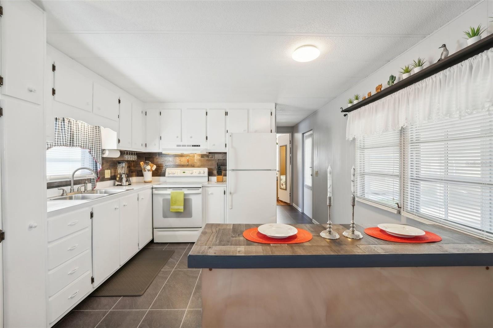 ALCOVE MOBILE HOME COMMUNITY UNREC - Residential