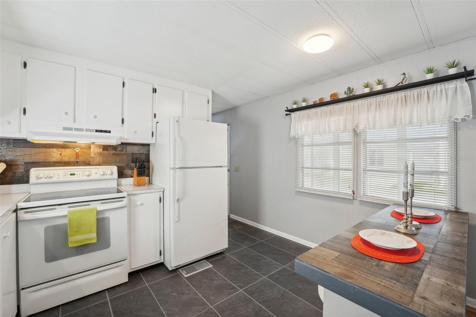 ALCOVE MOBILE HOME COMMUNITY UNREC - Residential