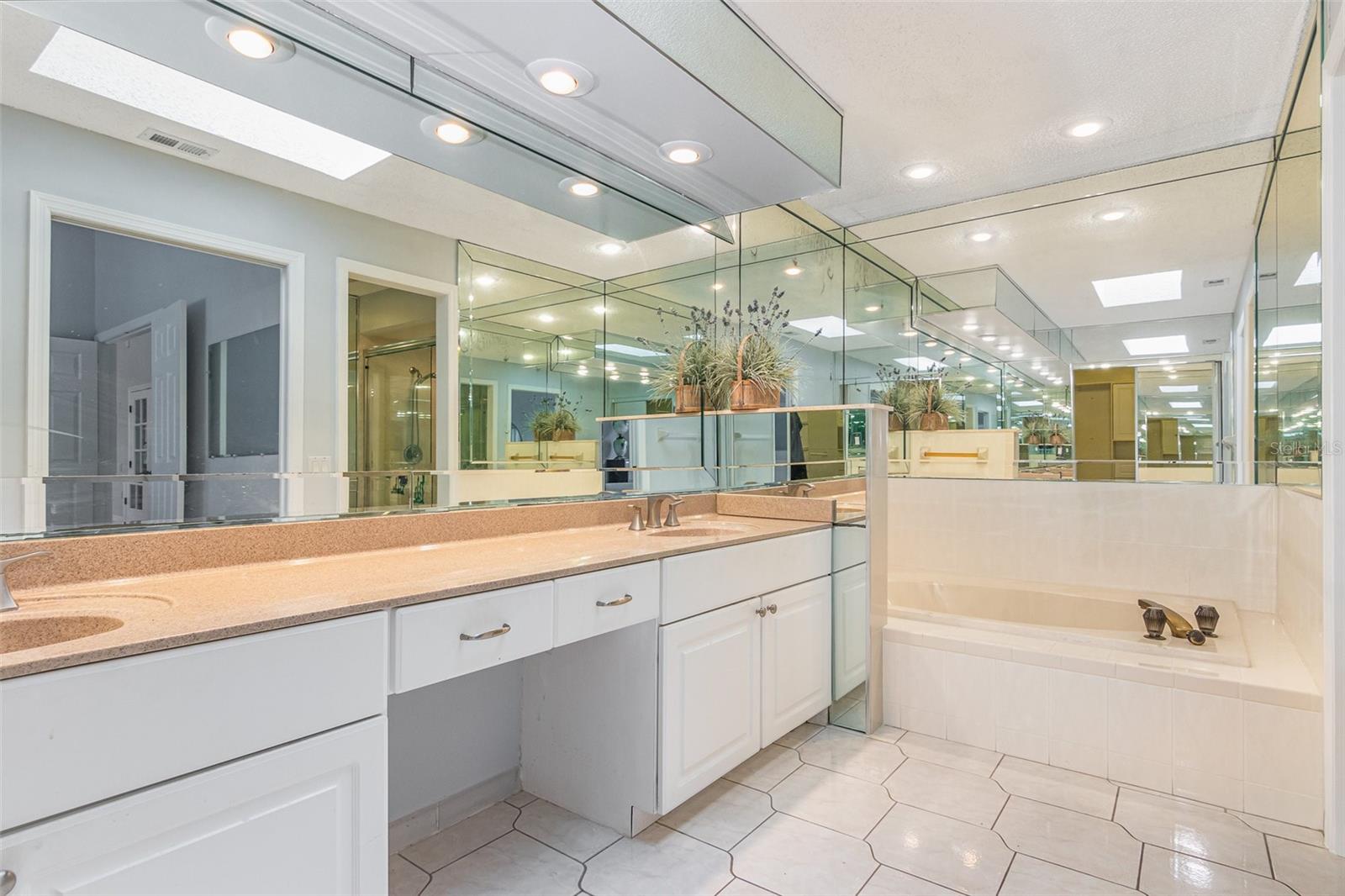 ORANGE TREE COUNTRY CLUB - Residential