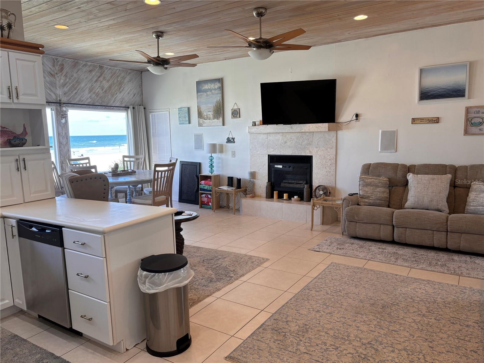 BOARDWALK 09-17-34 - Residential Lease