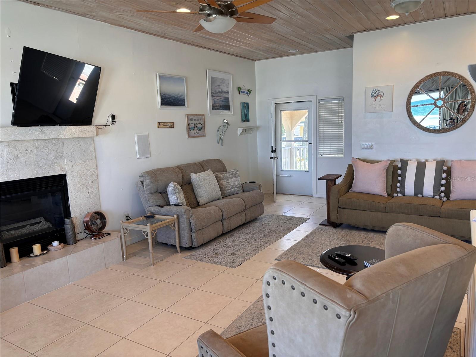 BOARDWALK 09-17-34 - Residential Lease