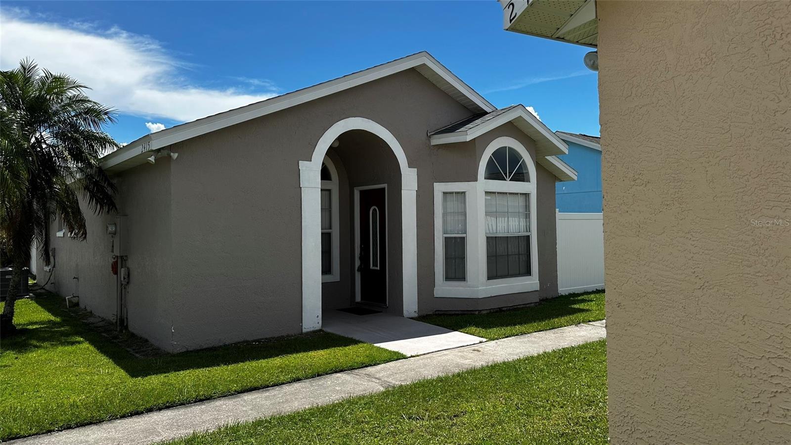This home is located in the gated community of Harbor Town! 3 bedroom, 2 bathroom home, tile flooring throughout.
Spacious living/dining room with vaulted ceilings. Located close to a major highway, shopping, dining and entertainment.
Call to schedule your private showing today!