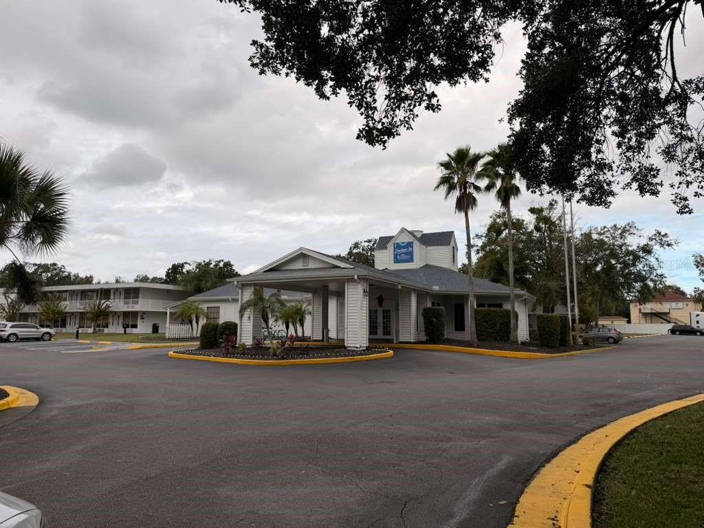 MAINGATE HOTEL CONDO - Residential