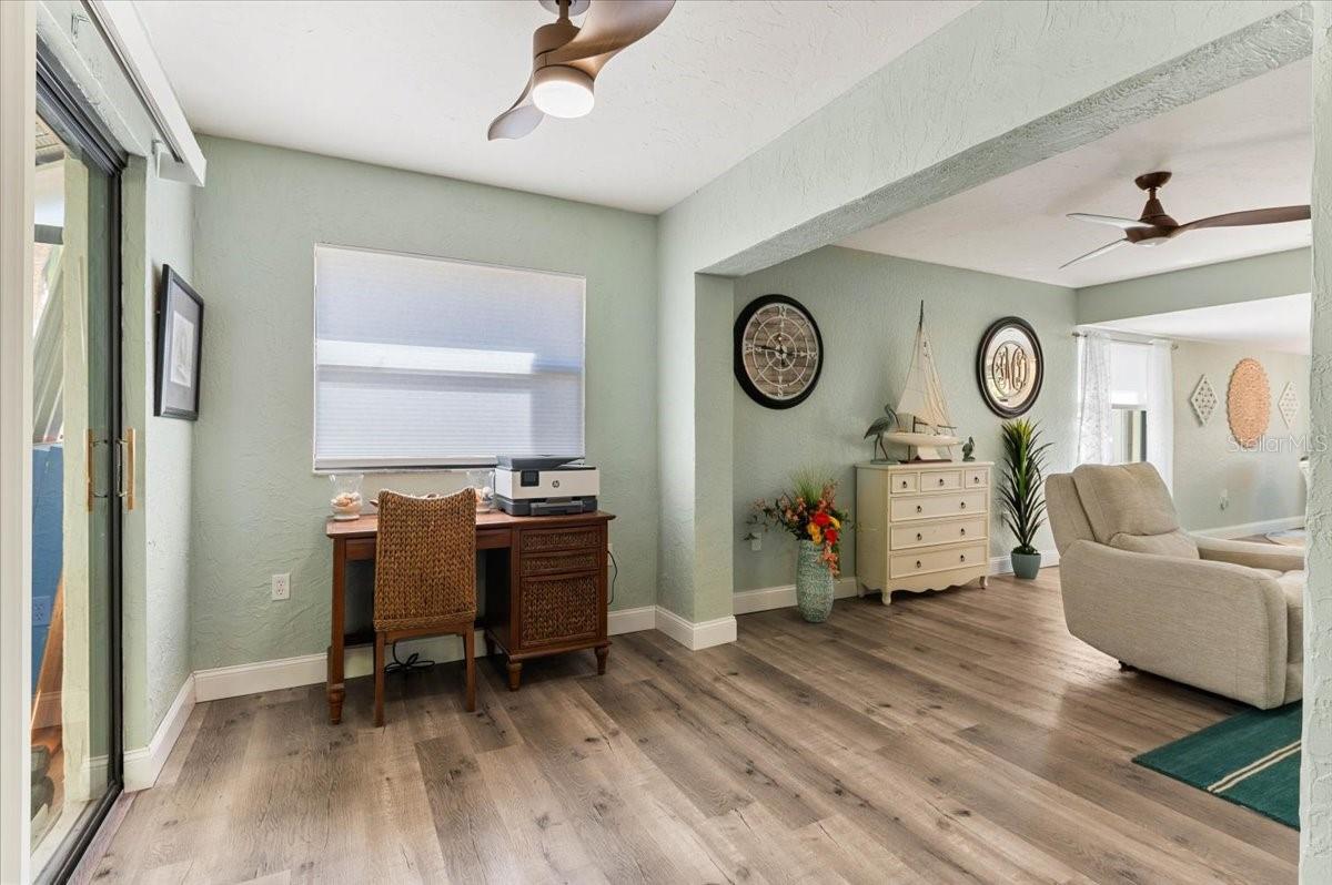 LAUREL HOLLOW - Residential