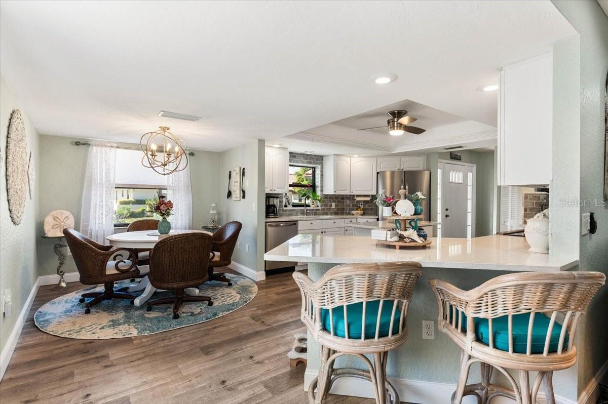 LAUREL HOLLOW - Residential