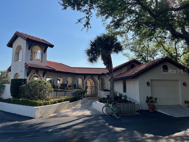 LAUREL HOLLOW - Residential