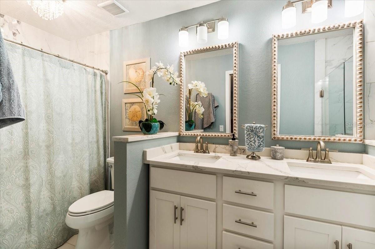 LAUREL HOLLOW - Residential