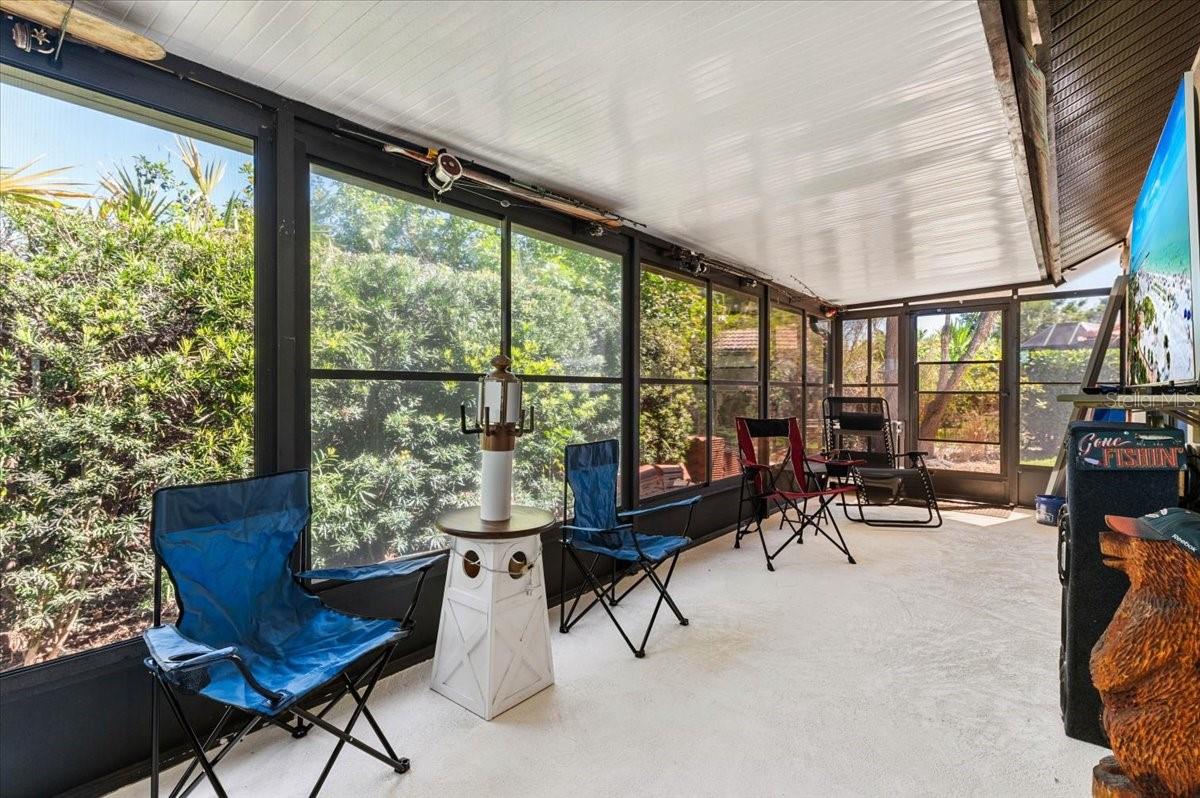 LAUREL HOLLOW - Residential