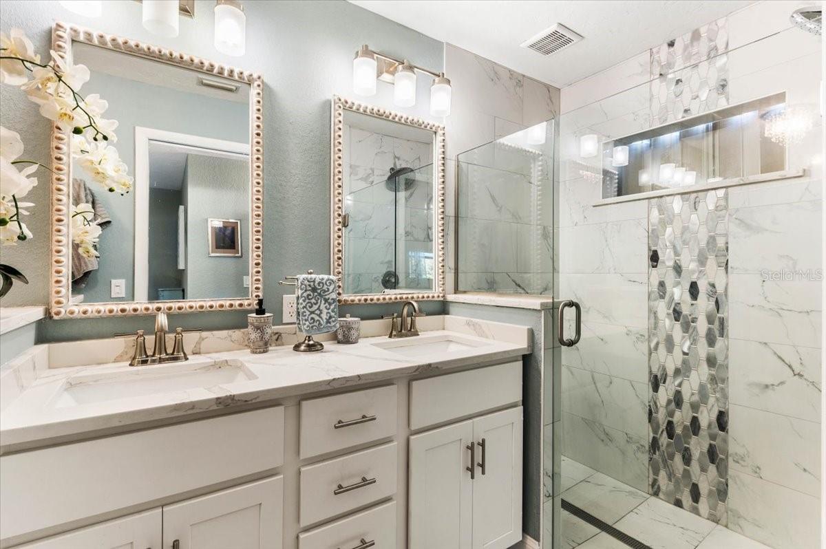 LAUREL HOLLOW - Residential