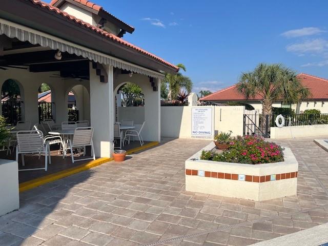 LAUREL HOLLOW - Residential