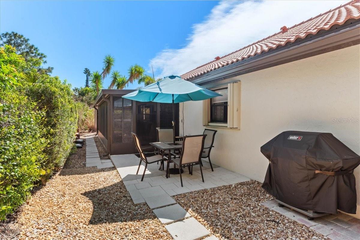 LAUREL HOLLOW - Residential