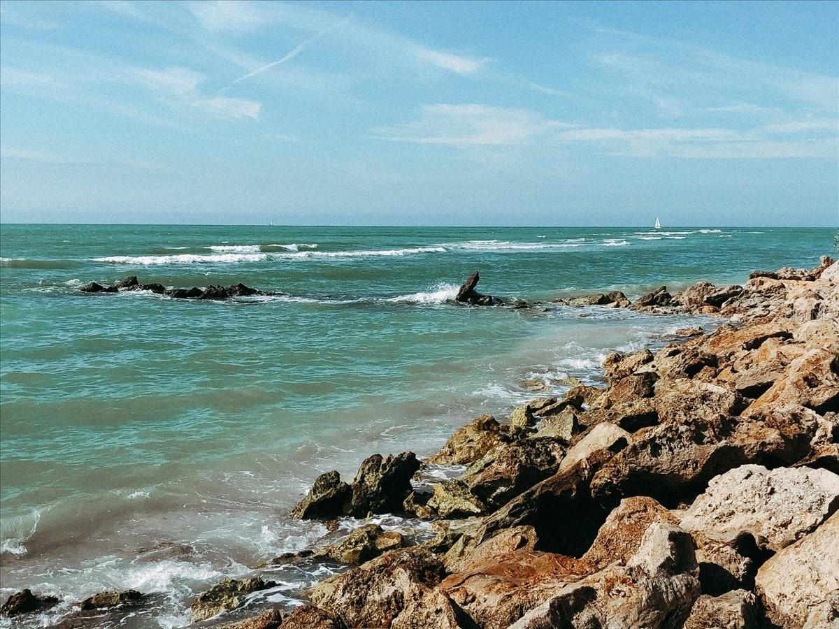 LAUREL HOLLOW - Residential