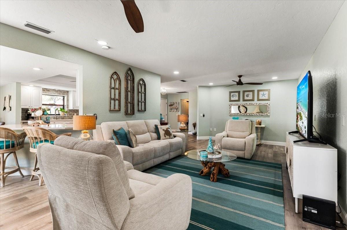 286 LAUREL HOLLOW DRIVE