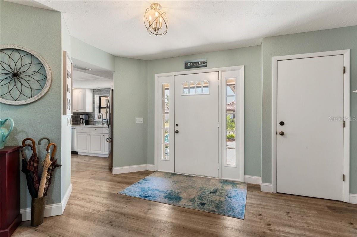 LAUREL HOLLOW - Residential