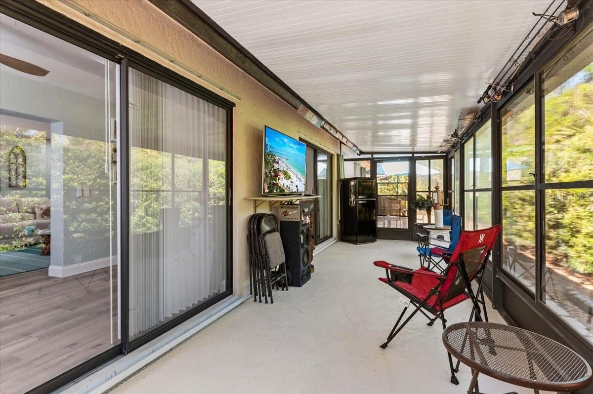 LAUREL HOLLOW - Residential