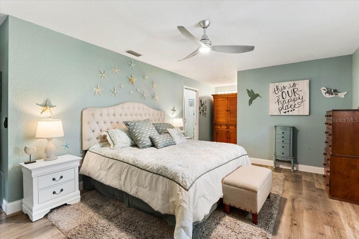 LAUREL HOLLOW - Residential