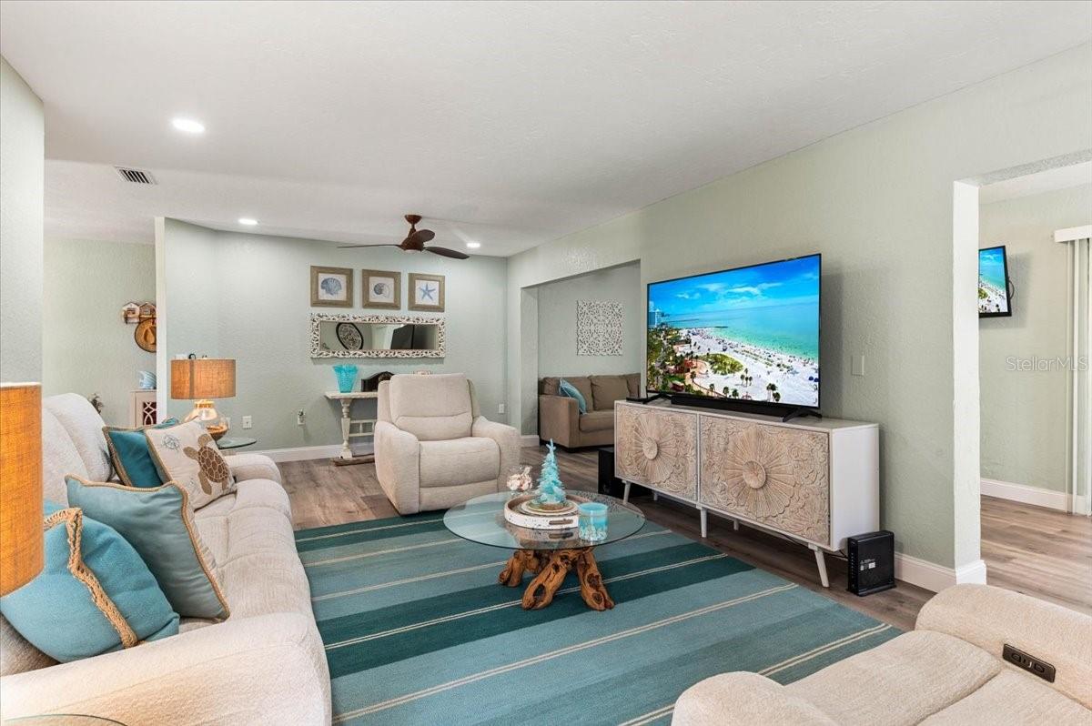 LAUREL HOLLOW - Residential