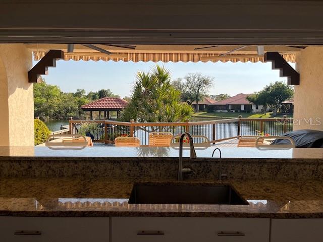 LAUREL HOLLOW - Residential