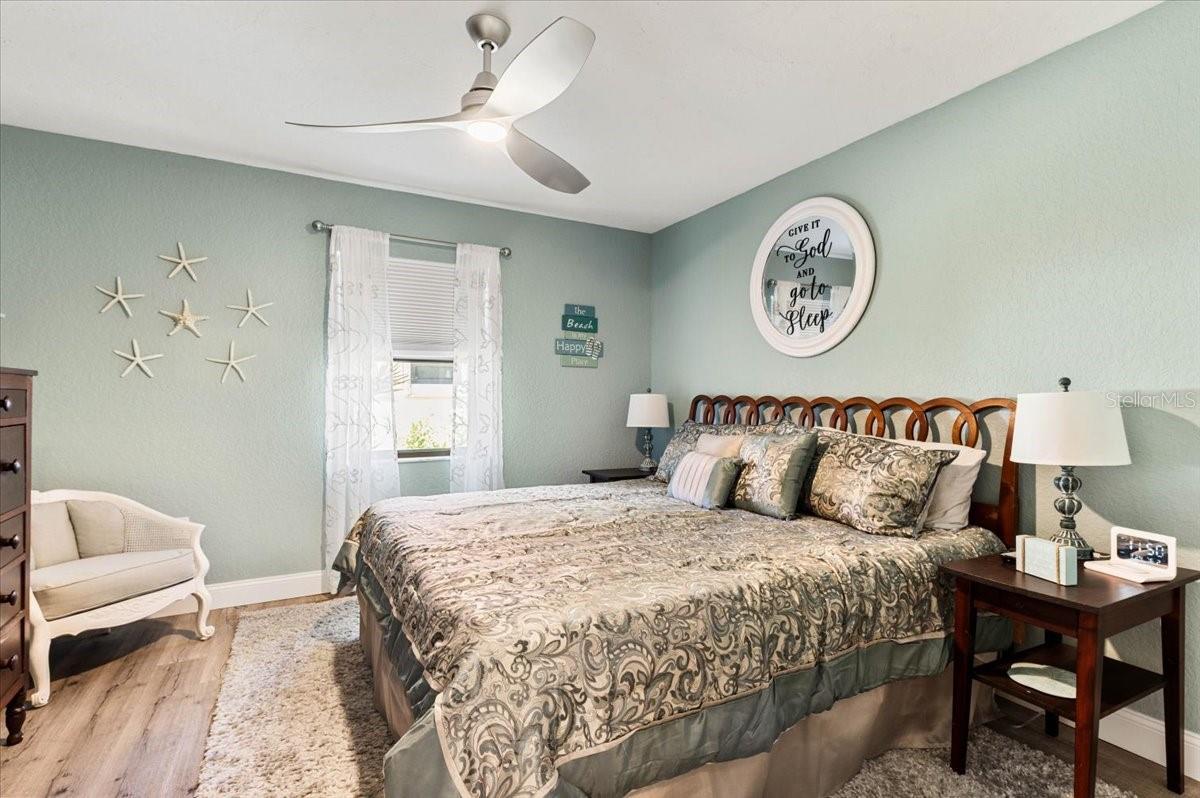 LAUREL HOLLOW - Residential