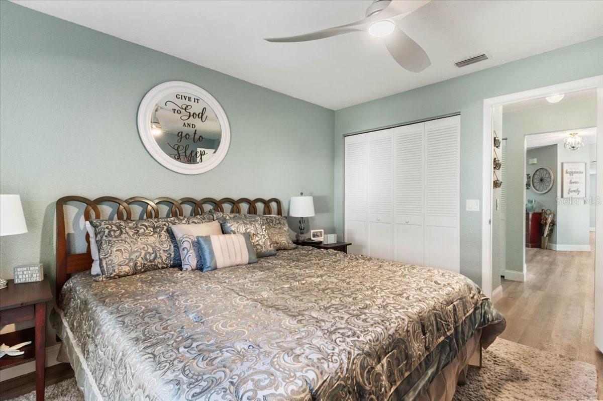 LAUREL HOLLOW - Residential