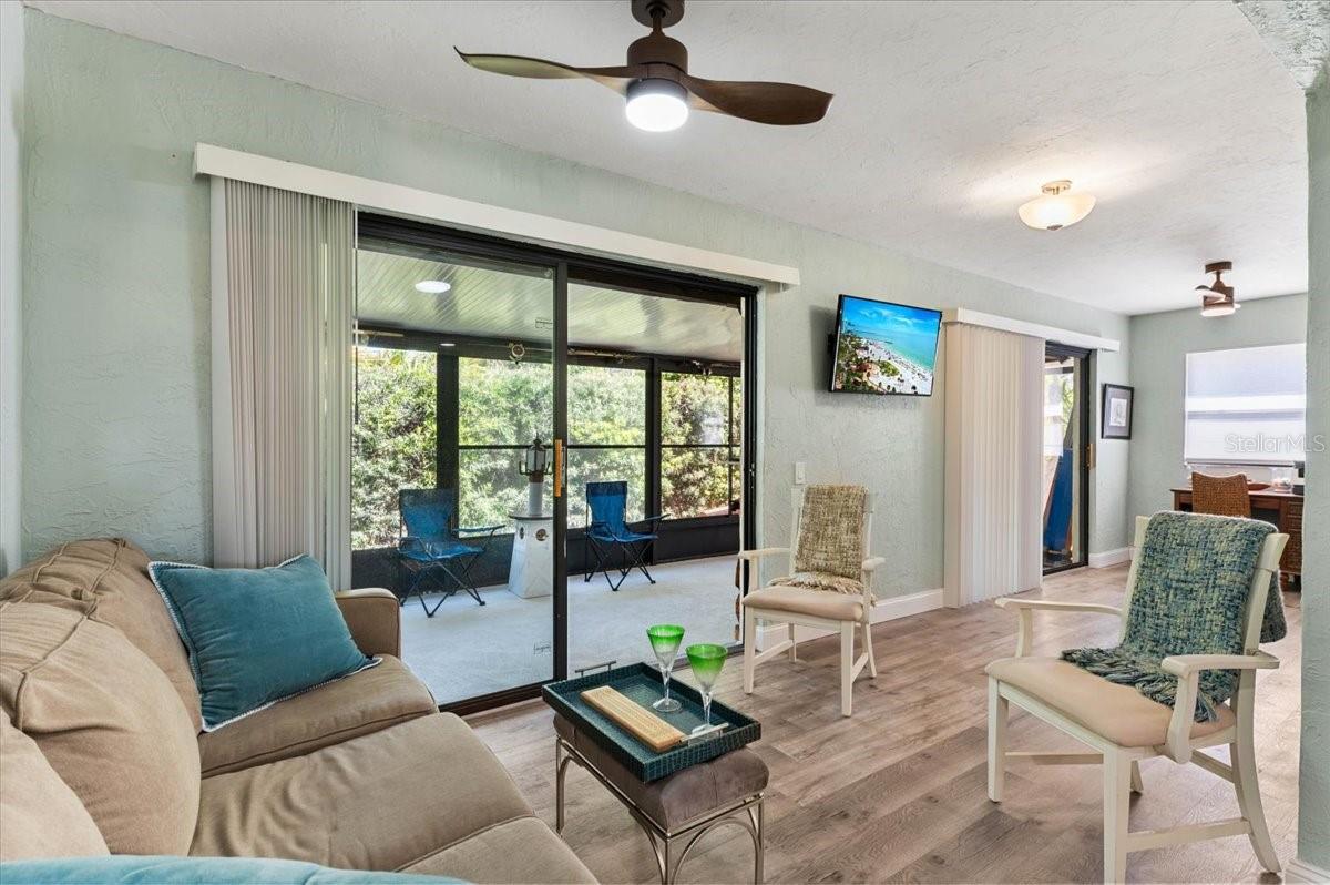 LAUREL HOLLOW - Residential