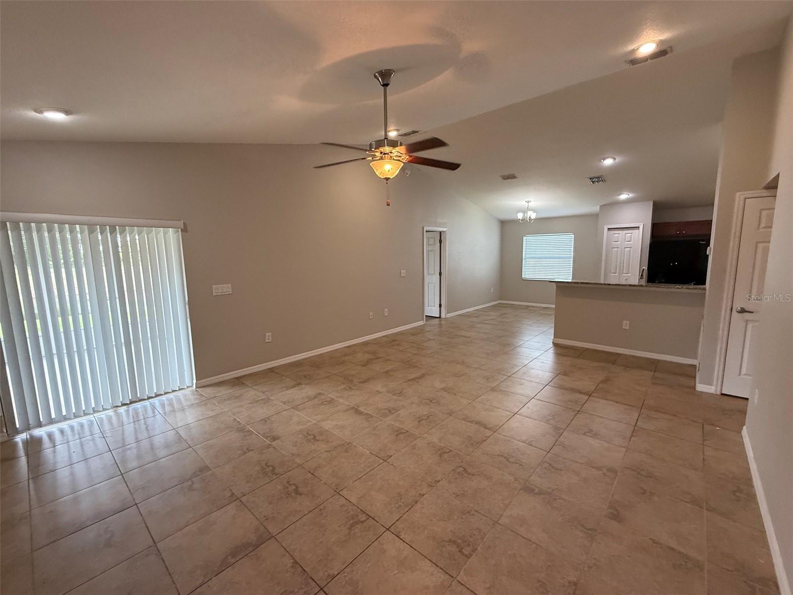 COUNTRY CLUB ESTATES - Residential
