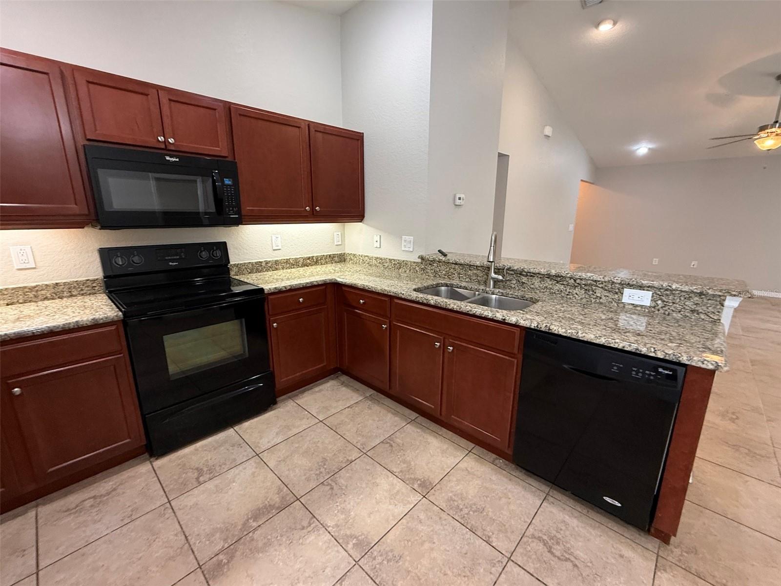COUNTRY CLUB ESTATES - Residential