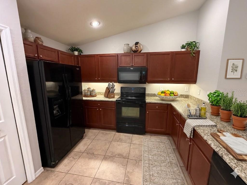COUNTRY CLUB ESTATES - Residential