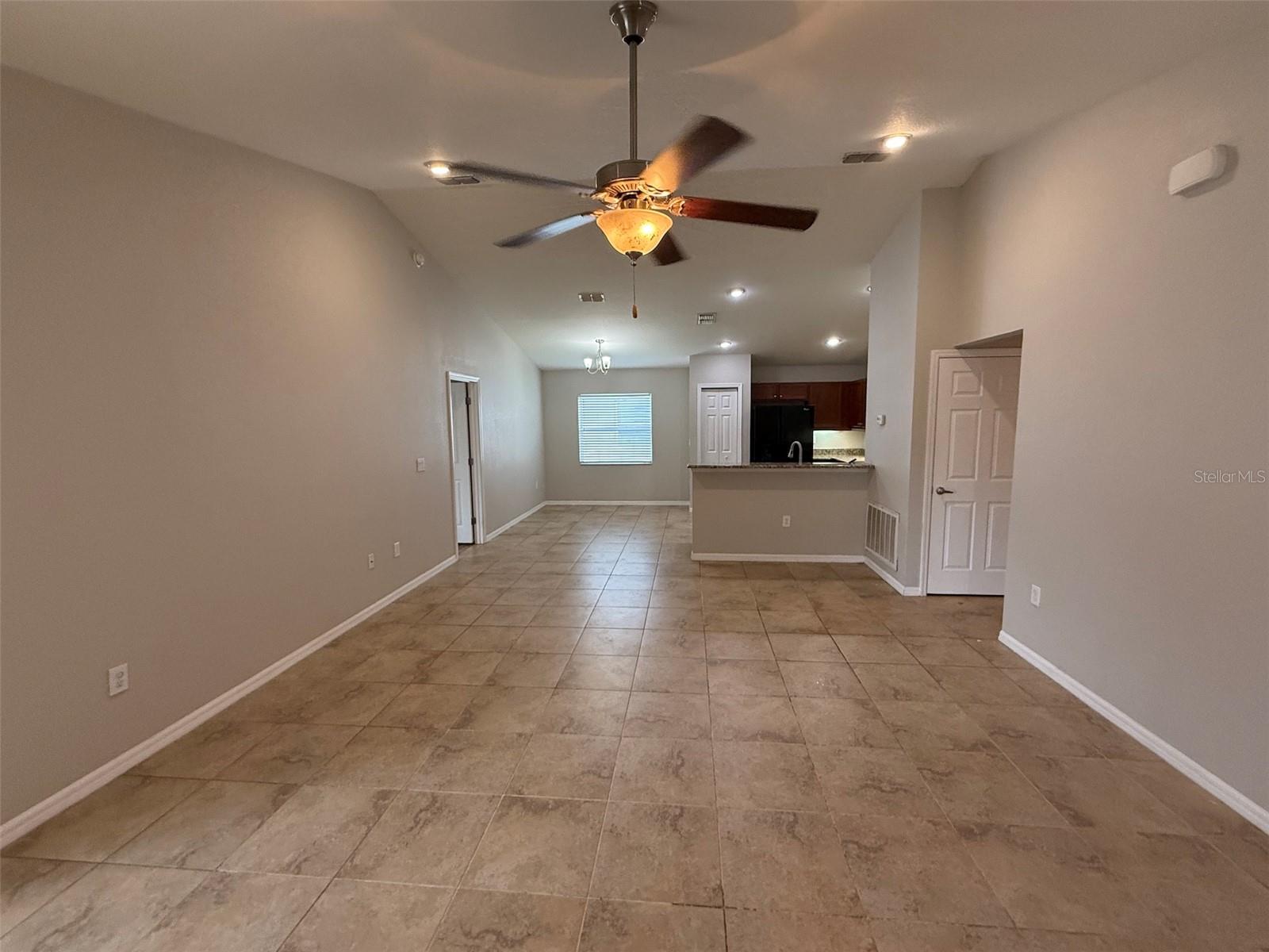 COUNTRY CLUB ESTATES - Residential