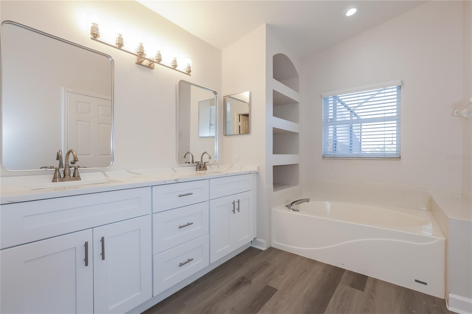 BRENTWOOD HILLS TR F UNIT 02 - Residential