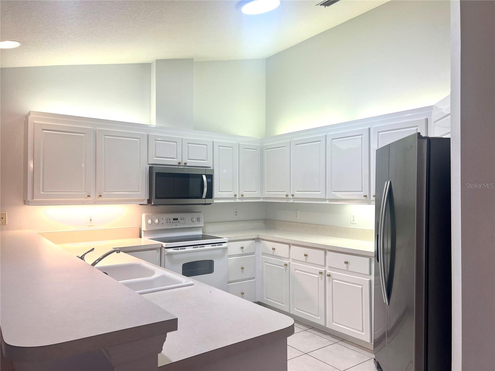 THE LAKES OF JACARANDA - Residential Lease