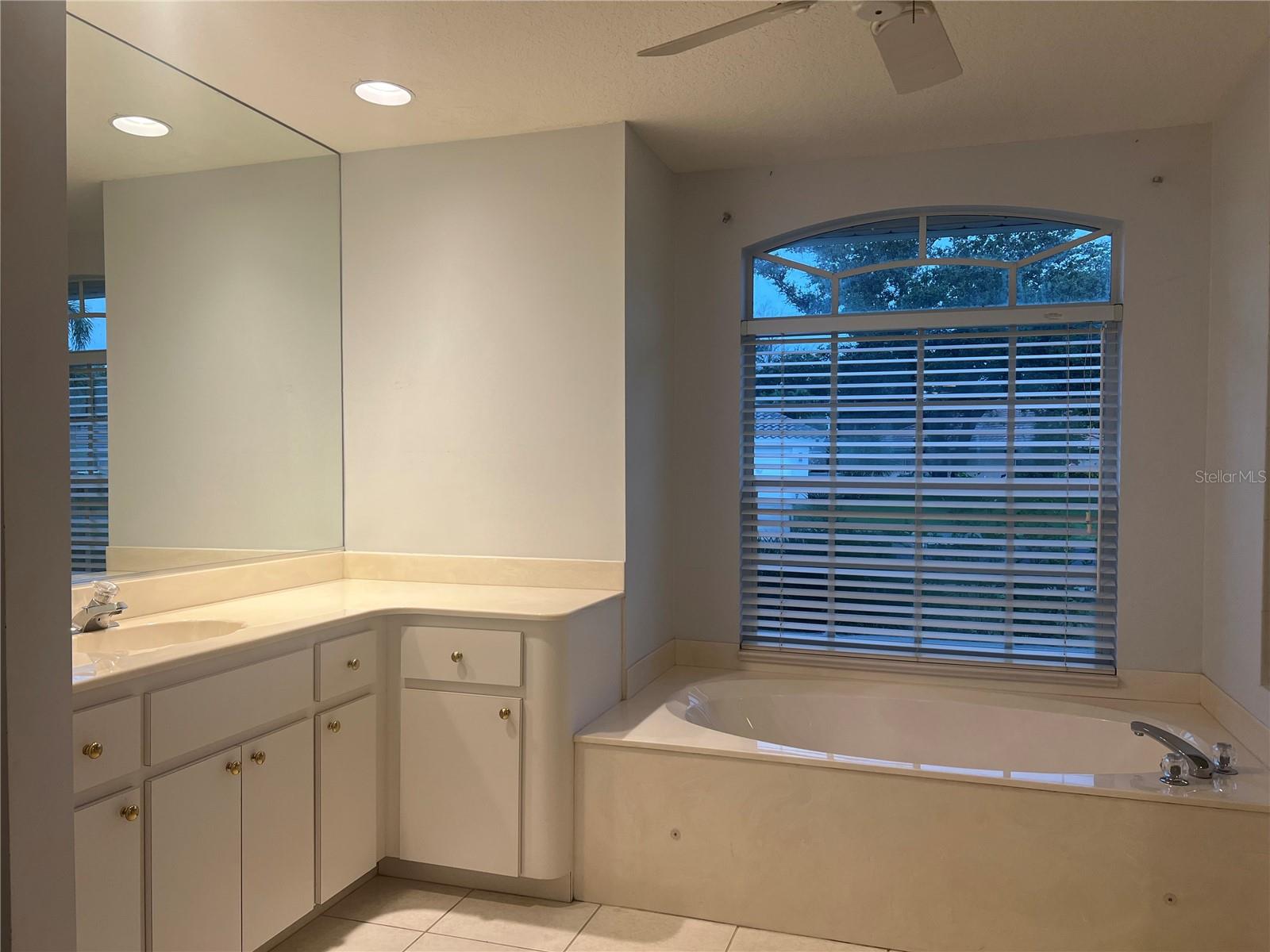 THE LAKES OF JACARANDA - Residential Lease