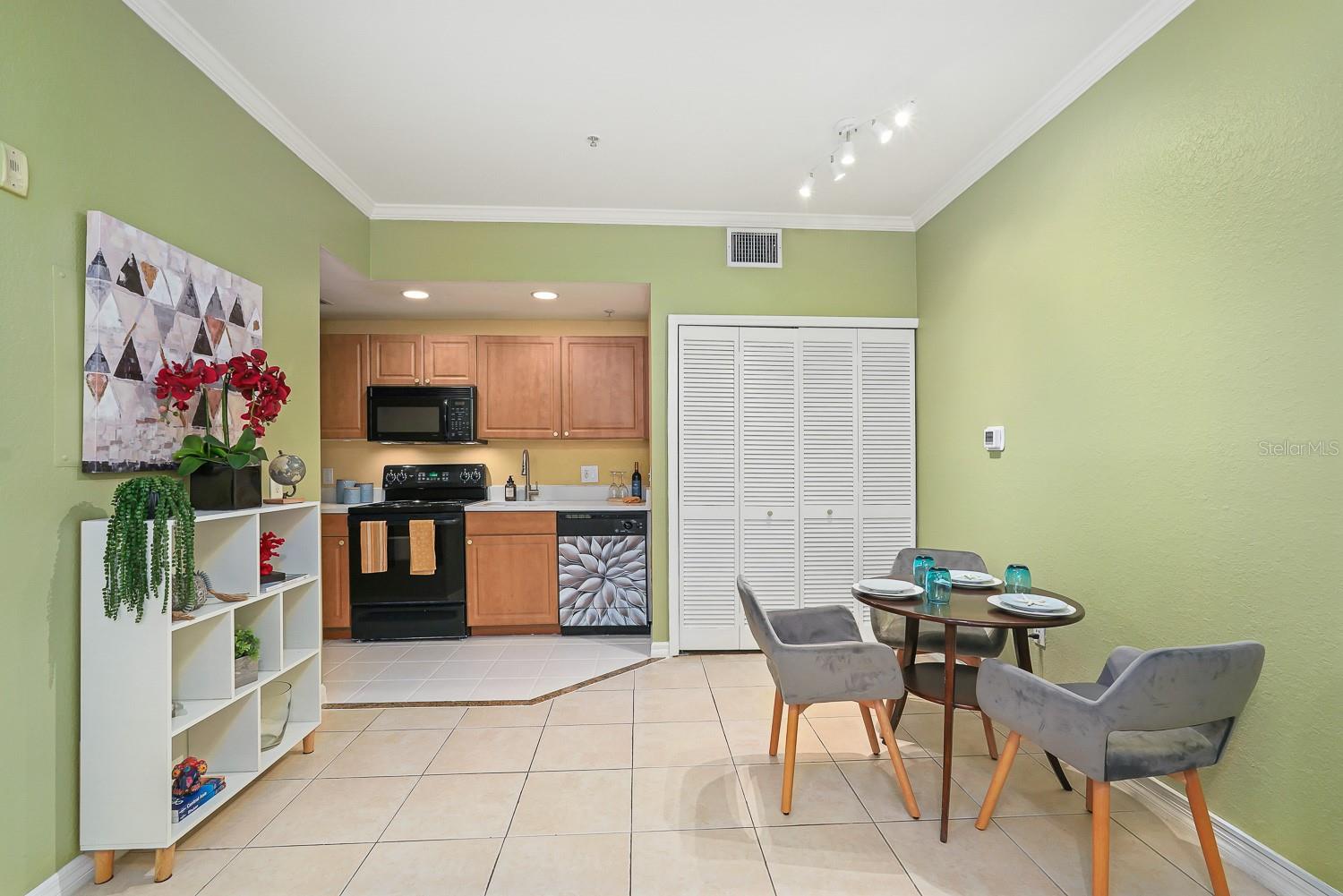 ADMIRALS WALK - Residential