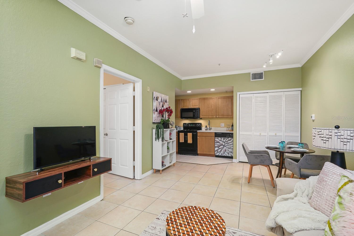 ADMIRALS WALK - Residential