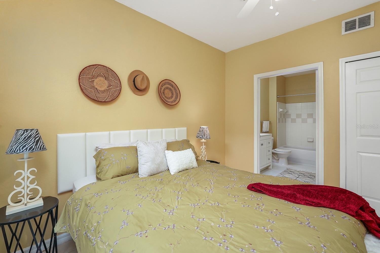 ADMIRALS WALK - Residential