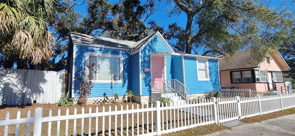 Photo of 821 Newton Avenue S, St Petersburg, FL 33701 (MLS # TB8463729)