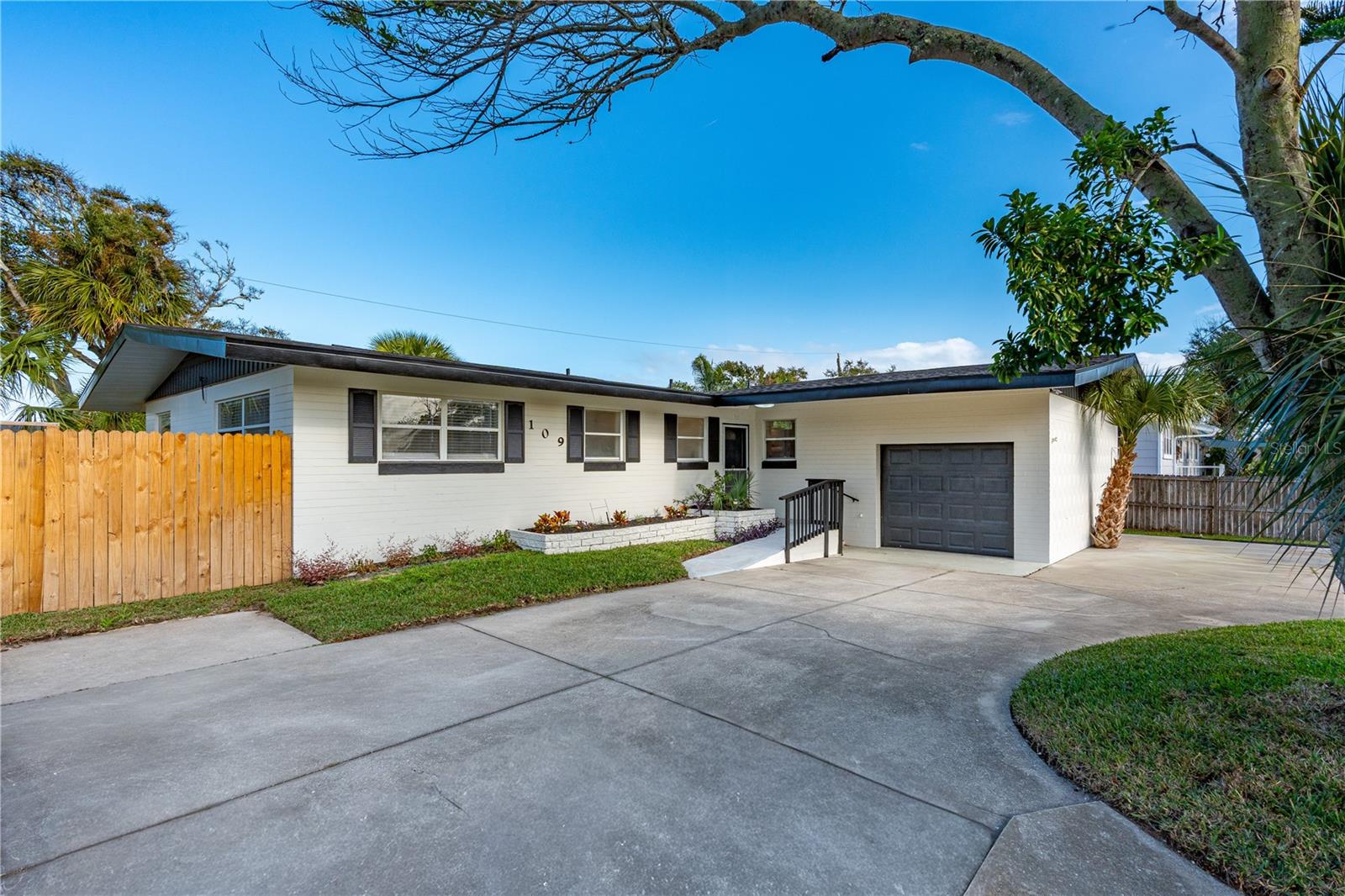 STANDISH SHORES BELLEWOOD - Residential