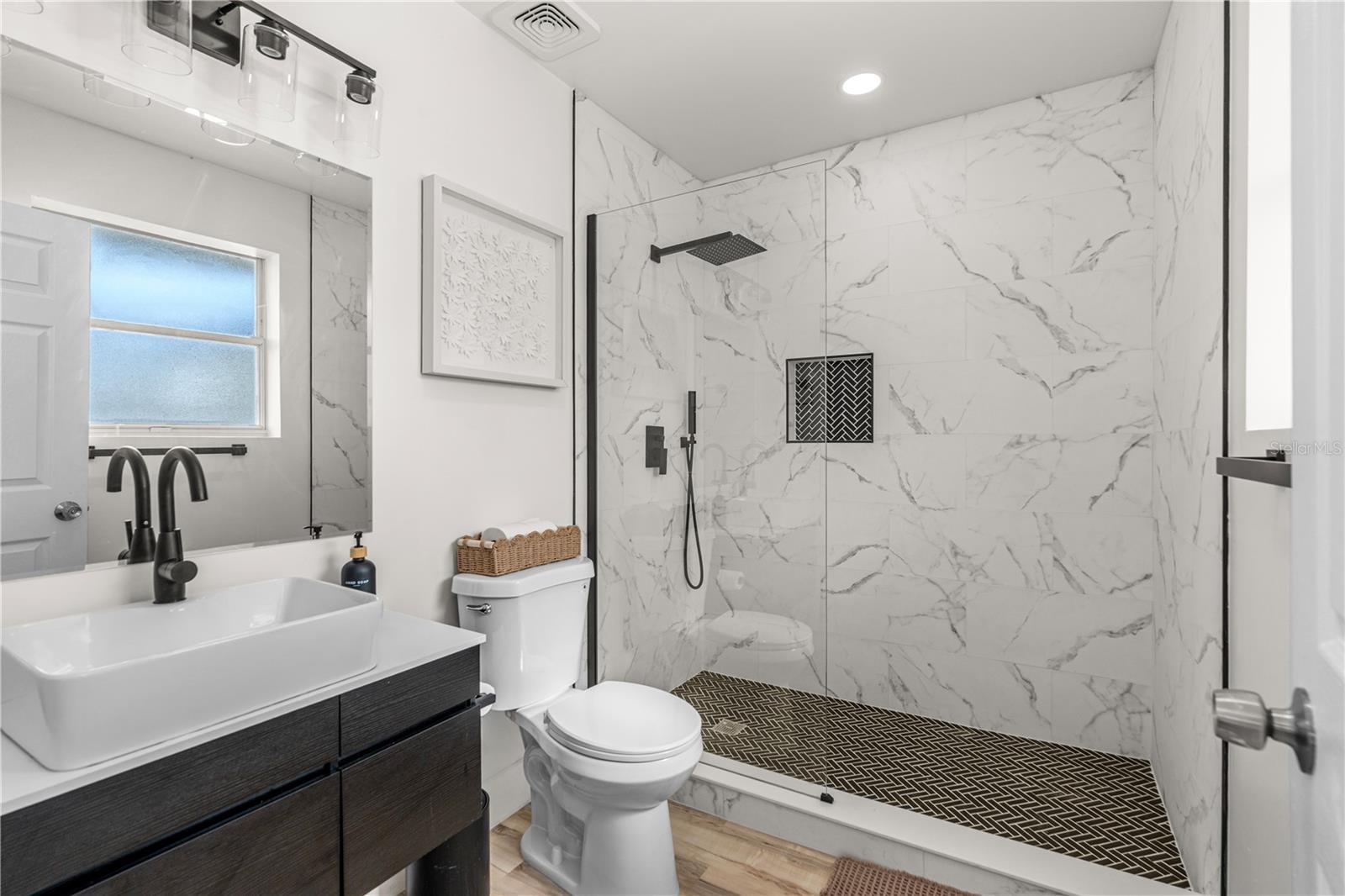 STANDISH SHORES BELLEWOOD - Residential