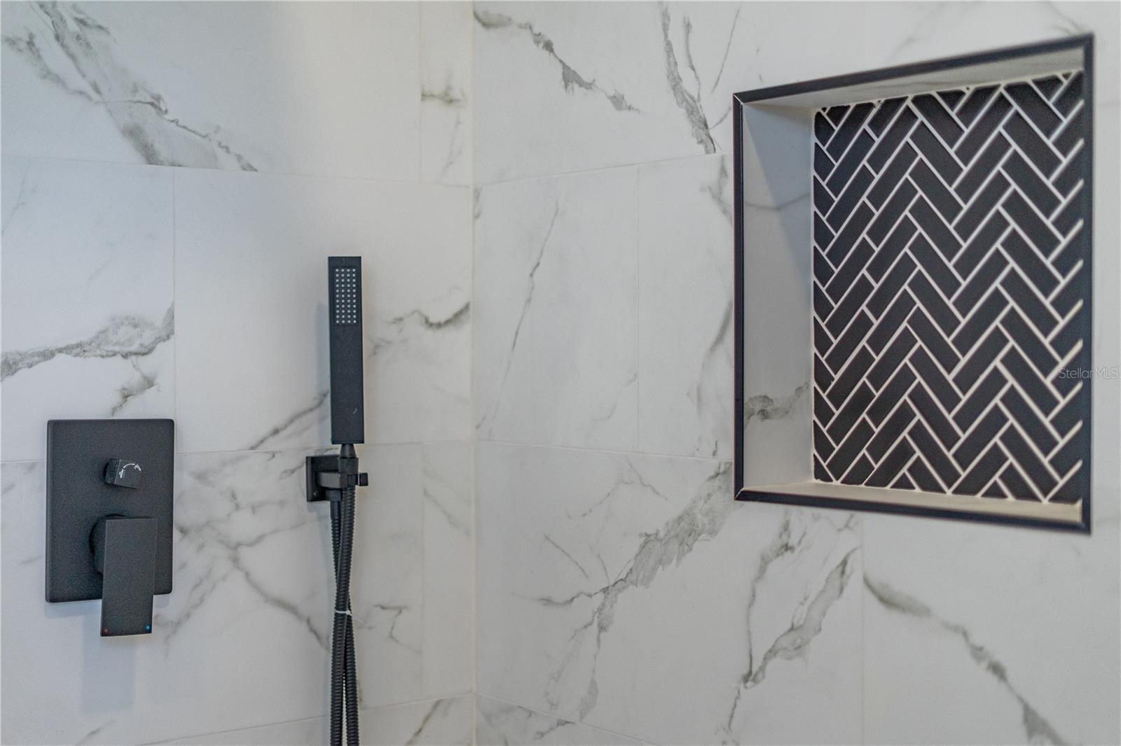 STANDISH SHORES BELLEWOOD - Residential