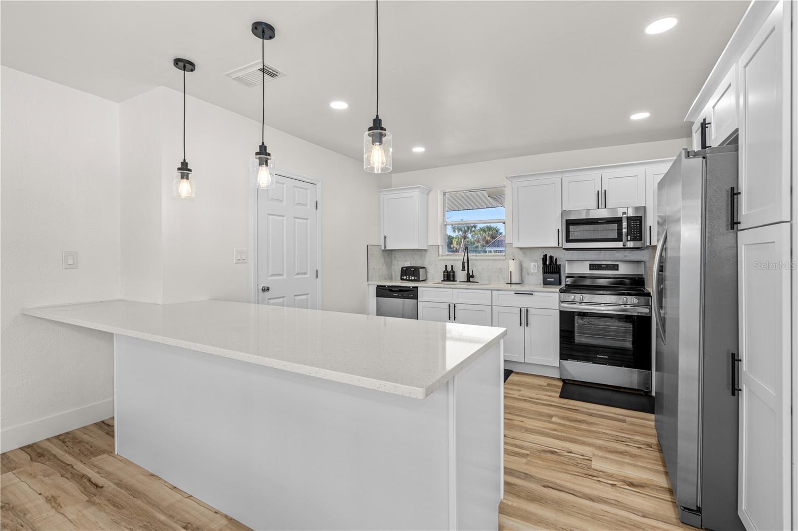 STANDISH SHORES BELLEWOOD - Residential