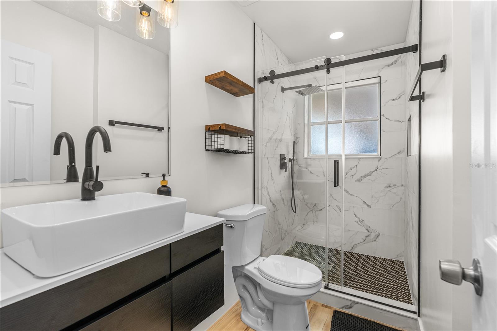 STANDISH SHORES BELLEWOOD - Residential