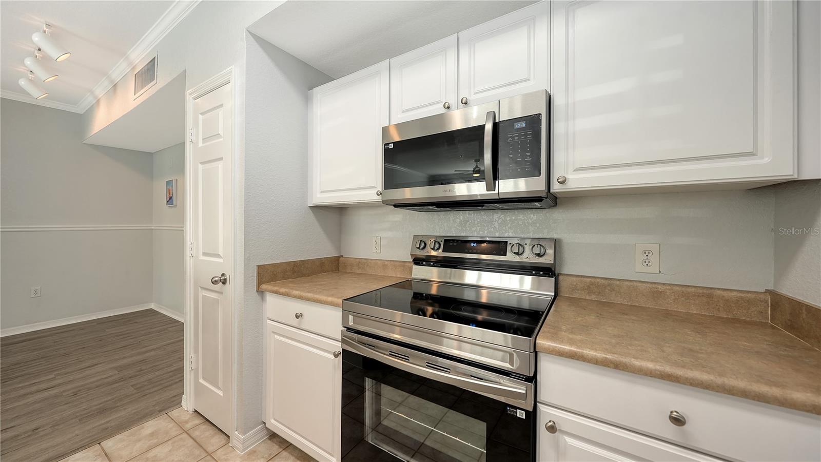 ADMIRALS WALK - Residential Lease