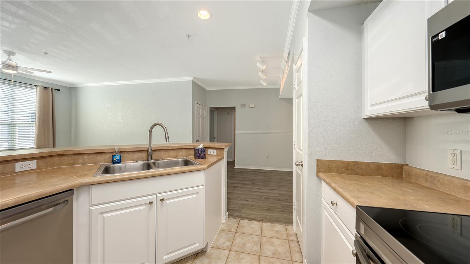 ADMIRALS WALK - Residential Lease