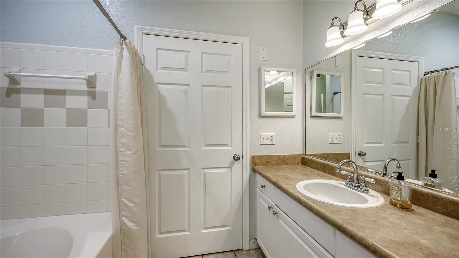 ADMIRALS WALK - Residential Lease