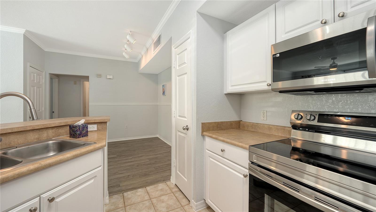 ADMIRALS WALK - Residential Lease