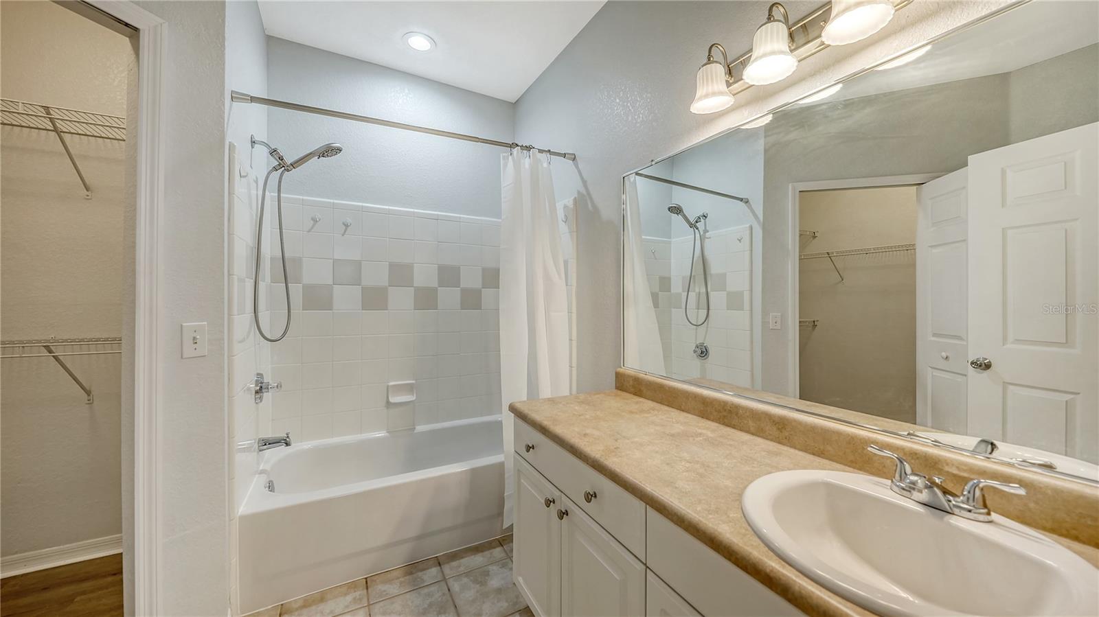 ADMIRALS WALK - Residential Lease